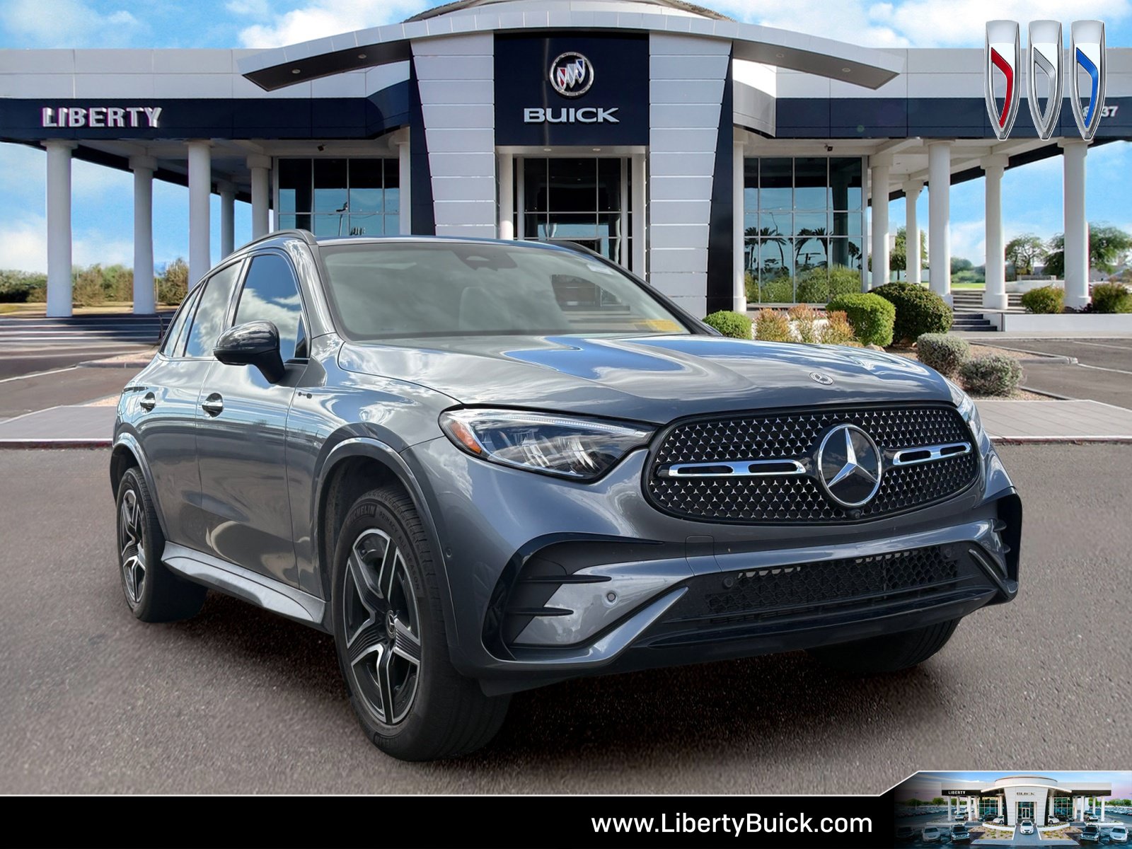 Used 2023 Mercedes-Benz GLC 300 4MATIC image 1