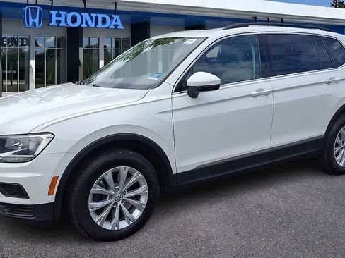 Used 2018 Volkswagen Tiguan SE w/ Panoramic Sunroof Package AWD/4WD image 4