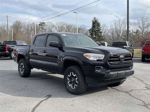 Used 2018 Toyota Tacoma SR image 7