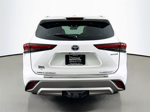 Used 2023 Toyota Highlander Platinum image 6