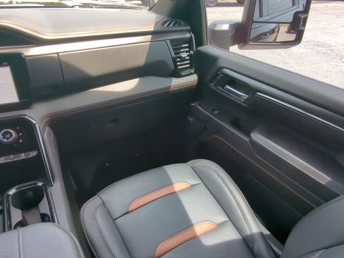 Used 2024 GMC Sierra 2500 AT4 w/ AT4 Preferred Package AWD/4WD image 15