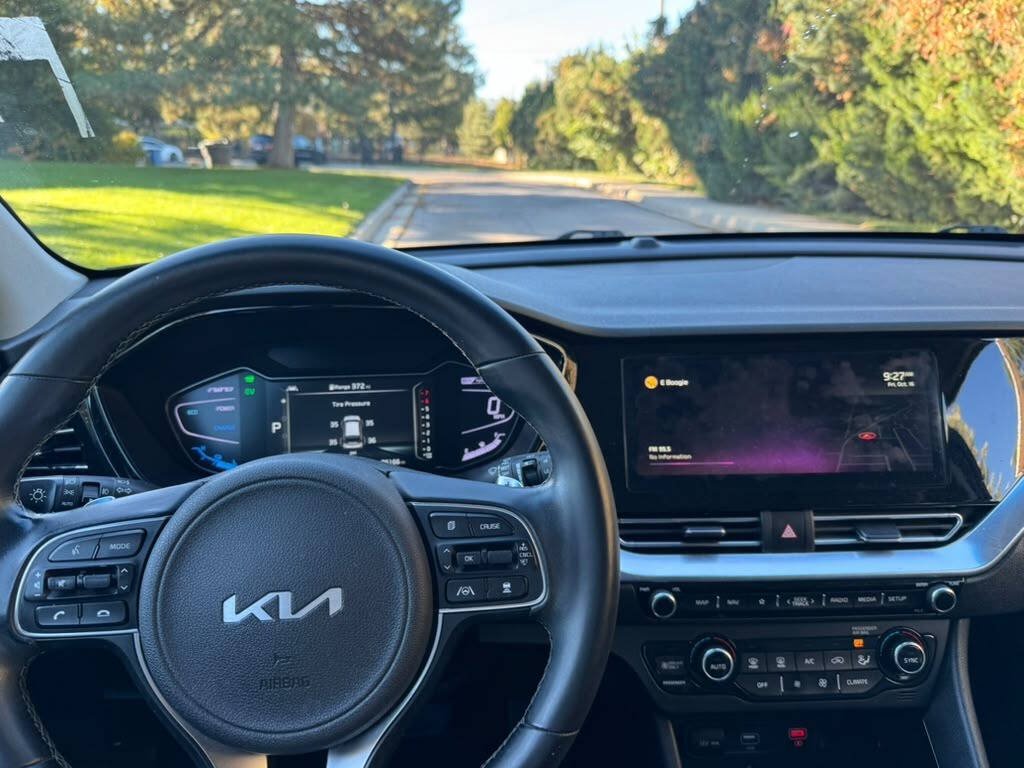 Used 2022 Kia Niro EX Premium FWD image 11