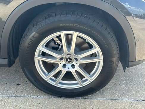 Used 2025 Mercedes-Benz GLC 300 4MATIC image 4