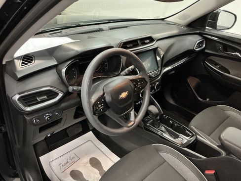 Used 2023 Chevrolet TrailBlazer LT w/ Convenience Package FWD image 10