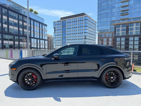 Certified 2025 Porsche Cayenne GTS AWD/4WD image 2