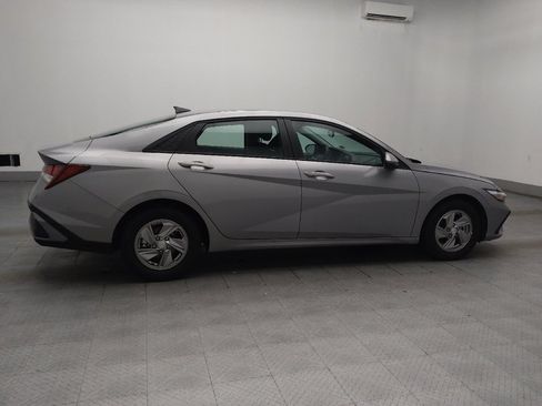Used 2025 Hyundai Elantra SE FWD image 10
