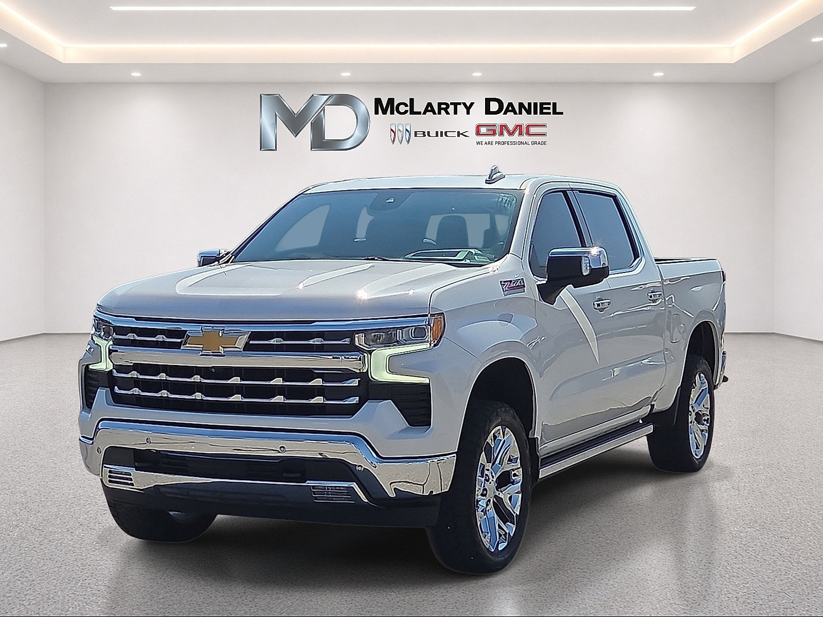Used 2022 Chevrolet Silverado 1500 LTZ w/ LTZ Premium Package AWD/4WD image 3