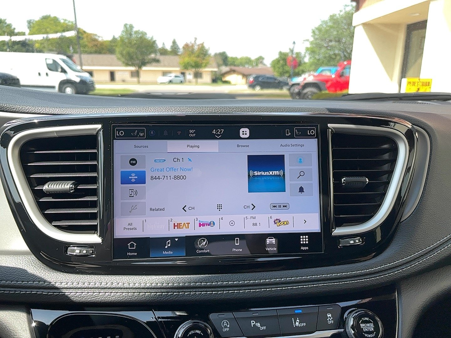 New 2027 Chrysler Pacifica Select AWD/4WD image 27
