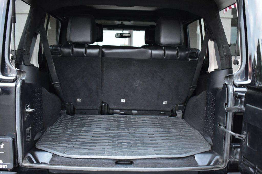 Used 2015 Jeep Wrangler Unlimited Sahara AWD/4WD image 35