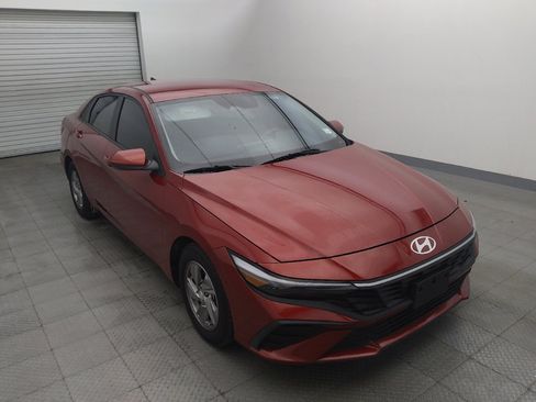 Used 2025 Hyundai Elantra SE FWD image 13