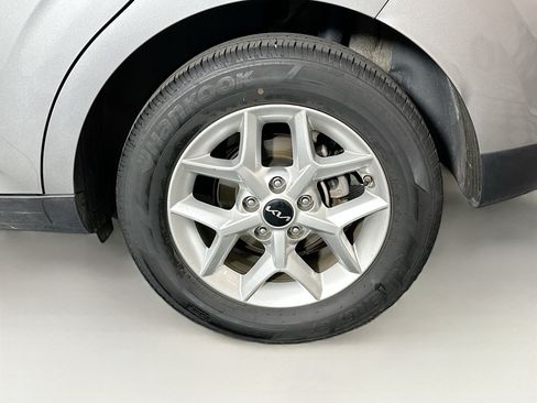 Used 2025 Kia Soul LX w/ LX Technology Package image 11