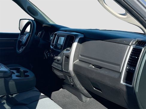 Used 2021 RAM 1500 Classic SLT image 28