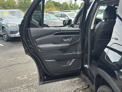 Used 2025 Honda Pilot EX-L image 27