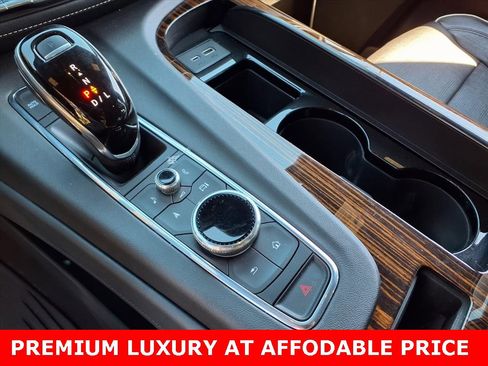 Used 2021 Cadillac Escalade Premium Luxury w/ Performance Package image 15