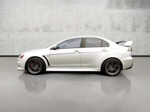 Used 2015 Mitsubishi Lancer Evolution GSR image 4