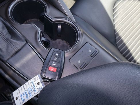 Used 2021 Toyota Camry SE w/ Cold Weather Package FWD image 22