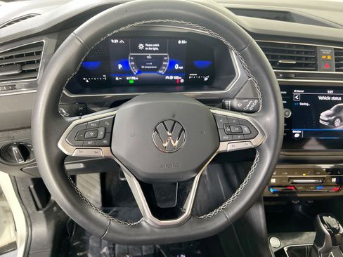 Used 2022 Volkswagen Tiguan SE image 11