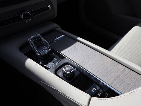 Certified 2024 Volvo XC90 B6 Ultimate image 27