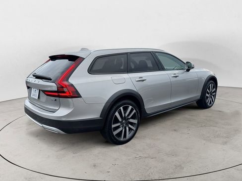 Certified 2025 Volvo V90 B6 Cross Country Plus image 6