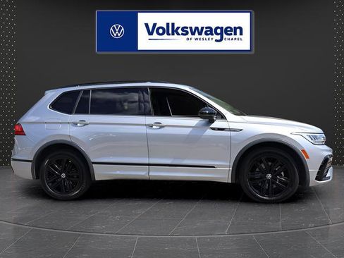 Certified 2022 Volkswagen Tiguan SE R-Line FWD image 7
