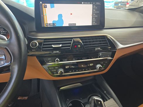 Used 2021 BMW 530i 530i w/ Premium Package image 13