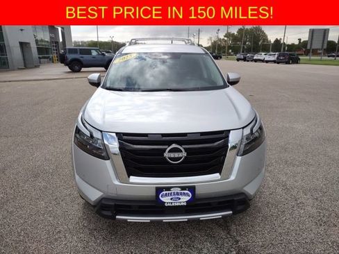 Used 2025 Nissan Pathfinder SL AWD/4WD image 9