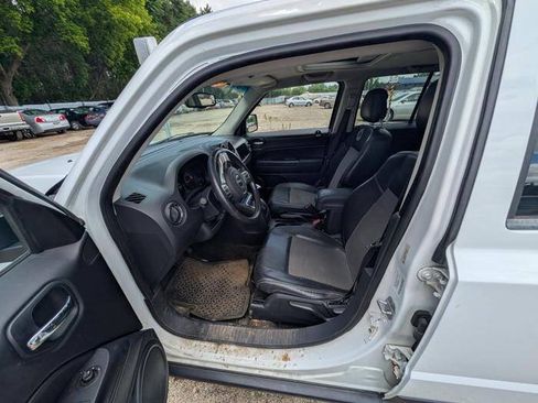 Used 2014 Jeep Patriot Latitude w/ Freedom Edition Package FWD image 21