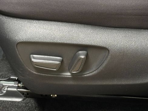 Used 2025 Toyota Highlander LE FWD image 22