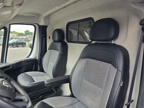 Used 2024 RAM ProMaster 2500 w/ Convenience Group FWD image 15