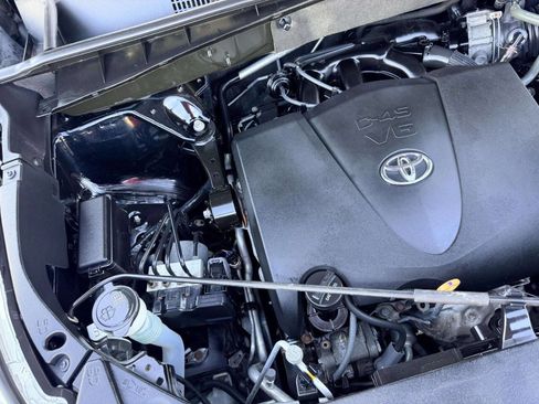 Used 2018 Toyota Highlander XLE AWD/4WD image 16