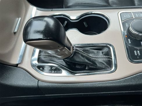 Used 2017 Jeep Grand Cherokee Overland w/ Jeep Active Safety Group image 31