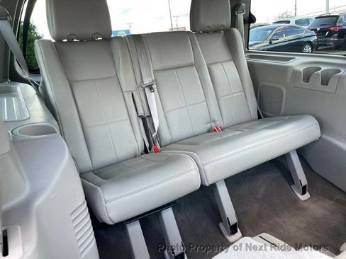 Used 2011 Lincoln Navigator 2WD image 17