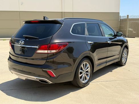 Used 2017 Hyundai Santa Fe SE FWD image 5
