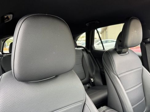 Used 2025 Mercedes-Benz GLC 300 4MATIC image 7