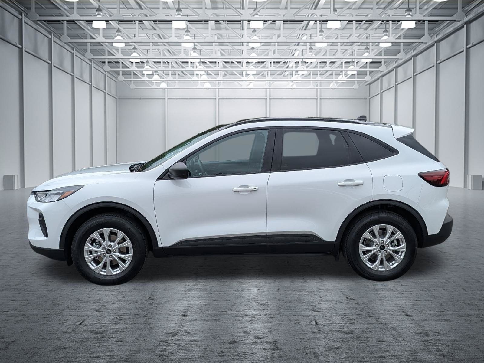 Used 2025 Ford Escape Active AWD/4WD image 2