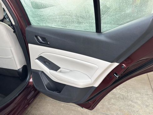 Used 2025 Nissan Altima 2.5 SV image 13