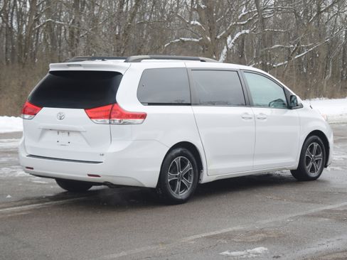 Used 2012 Toyota Sienna LE image 26