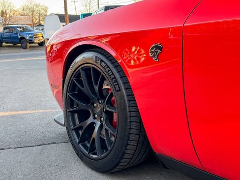 Used 2016 Dodge Challenger SRT Hellcat RWD image 27