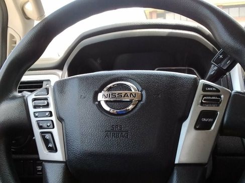 Used 2018 Nissan Titan SV RWD image 10