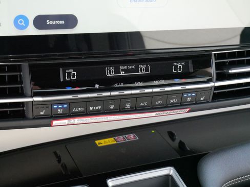 Used 2026 Toyota Sienna Limited FWD image 23