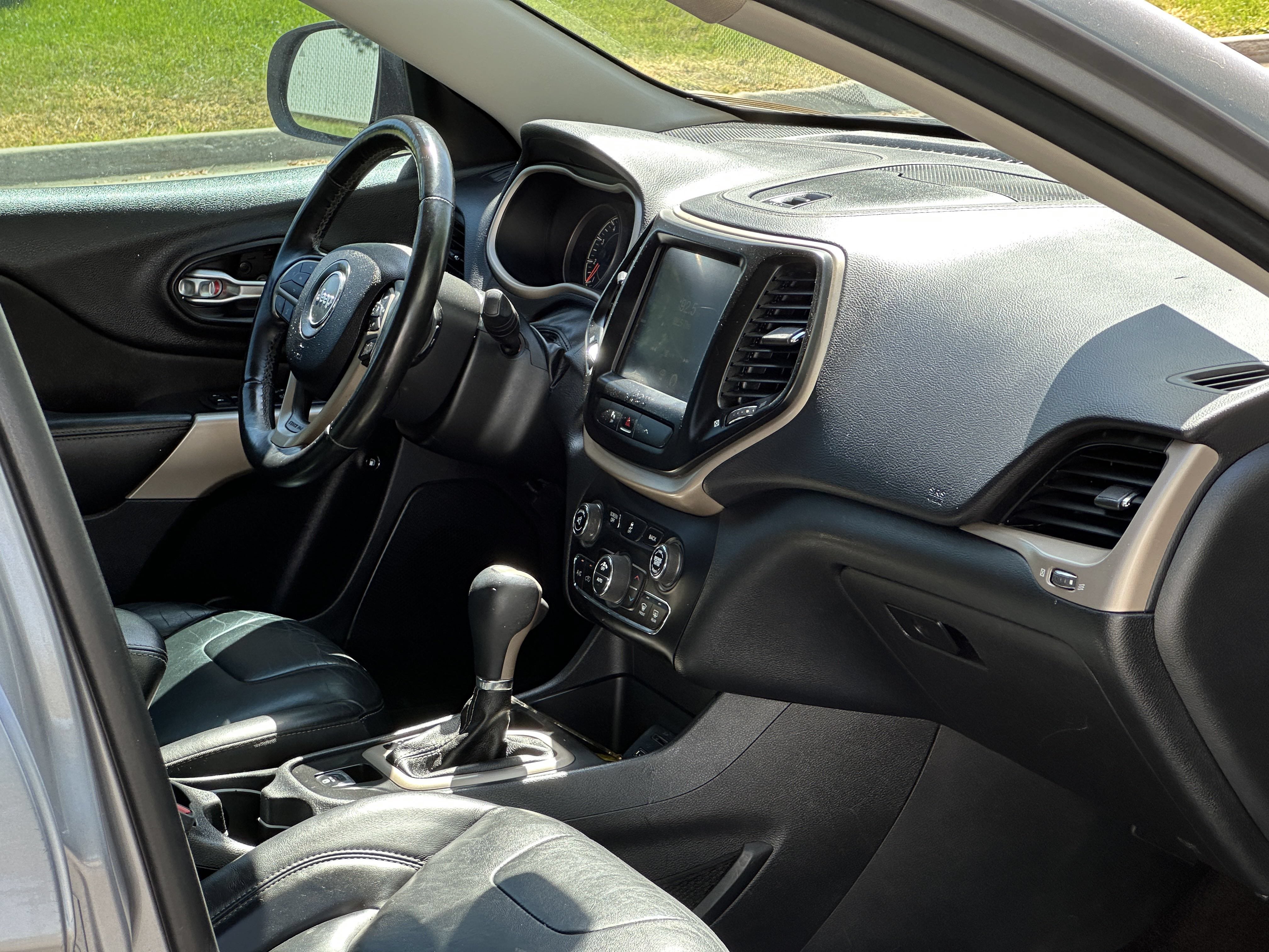 Used 2018 Jeep Cherokee Limited FWD image 20
