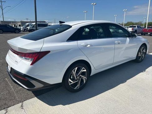 New 2026 Hyundai Elantra Limited FWD image 4