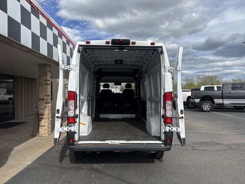 Used 2025 RAM ProMaster 2500 w/ Convenience Group FWD image 3