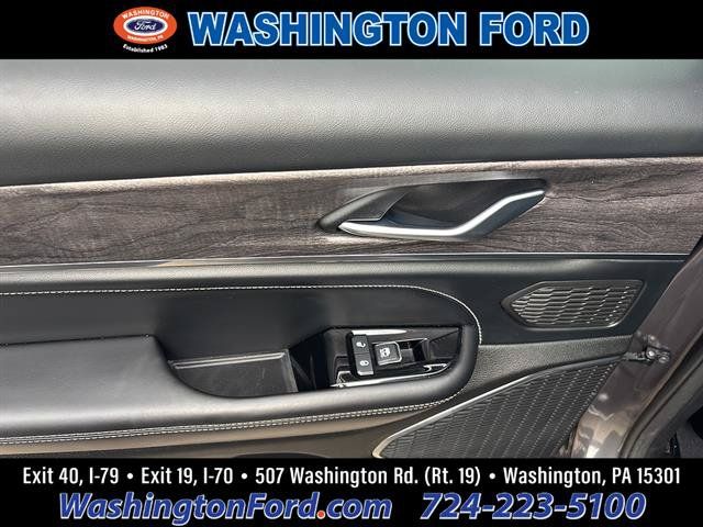 Used 2023 Jeep Grand Cherokee L Overland AWD/4WD image 17