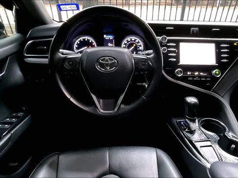 Used 2018 Toyota Camry SE image 5