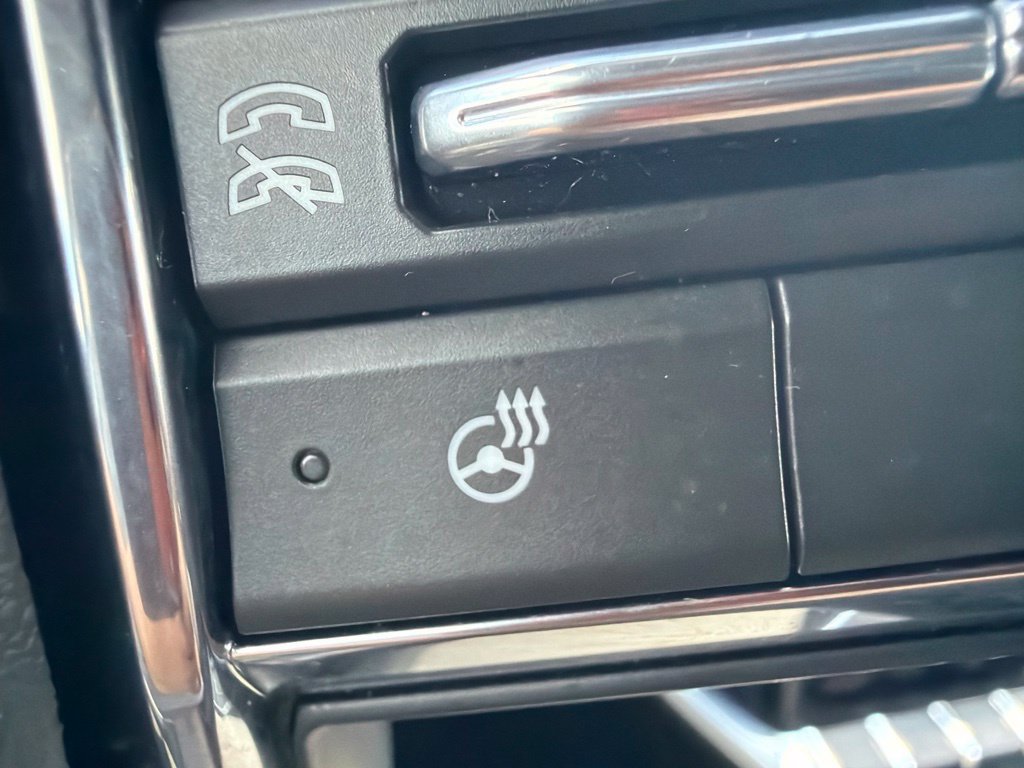 Used 2026 GMC Acadia Elevation w/ Elevation Premium Package FWD image 16