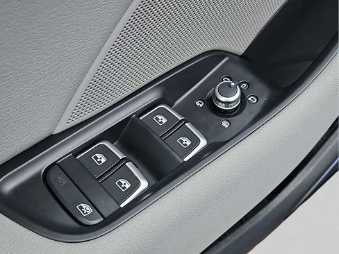 Used 2018 Audi A3 e-tron Prestige image 13