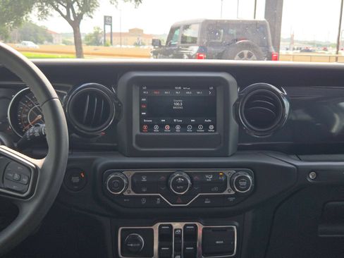 Used 2023 Jeep Wrangler Unlimited Sport AWD/4WD image 16