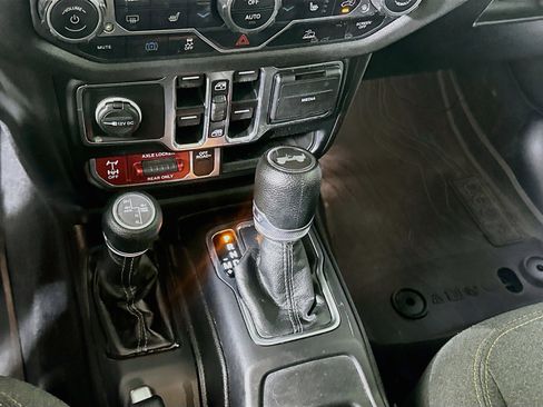 Used 2024 Jeep Wrangler Unlimited AWD/4WD image 24