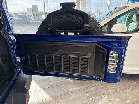 Used 2020 Jeep Wrangler Unlimited Rubicon AWD/4WD image 34